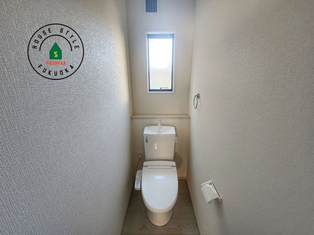 糟屋郡宇美町宇美中央1丁目第3-6棟(3号棟)のトイレ|温水洗浄便座を完備しております。2ヶ所にトイレがあるのは朝の慌ただしい時間も安心です。
