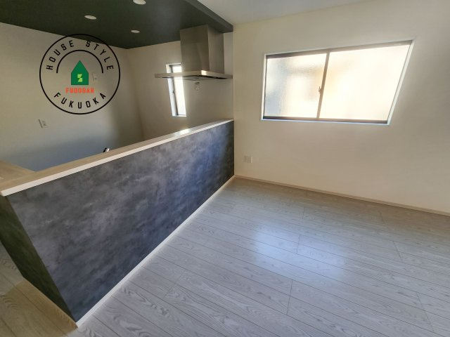 糟屋郡宇美町宇美中央1丁目第3-6棟(3号棟)のダイニング|キッチンから立ち込める香りが今日の料理を期待させます。