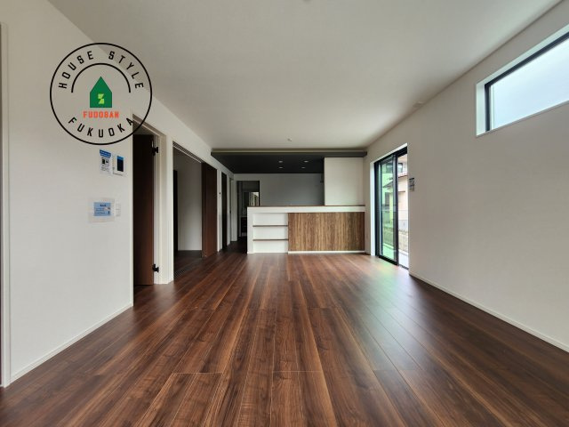 糟屋郡宇美町宇美中央1丁目第3-6棟(6号棟)の内観：施工例|ご家族を近くに感じられる対面キッチンのLDK。会話もはずみそうですね。