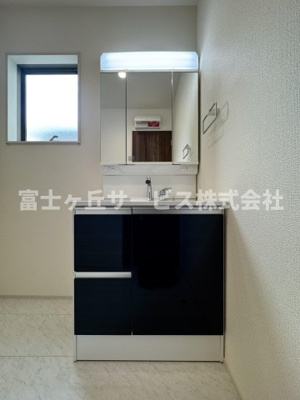 【独立洗面台】 | 静岡市清水区興津東町 新築一戸建て 1号棟 | 朝の身支度に便利な独立洗面台です