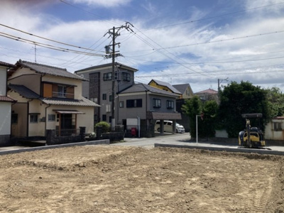 【外観】 | 静岡市清水区興津東町 新築一戸建て 1号棟 | 現在建築中の外観画像です。ご内覧は同じメーカーの完成物件へご案内いたしますので、いつでもご相談ください！