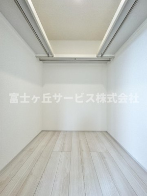 【収納】 | 静岡市清水区興津東町 新築一戸建て 1号棟 | 収納豊富なウォークインクローゼット