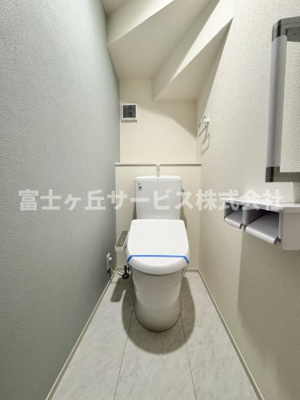 【トイレ】 | 静岡市清水区興津東町 新築一戸建て 1号棟 | 1Fトイレです
2Fにも同タイプのトイレがあります