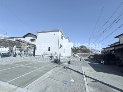 【外観】 | 静岡市清水区興津東町 新築一戸建て 2号棟 | 現在建築中の外観画像です。ご内覧は同じメーカーの完成物件へご案内いたしますので、いつでもご相談ください！