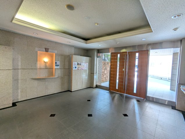 ダイアパレス向島百花園Ⅱのエントランス