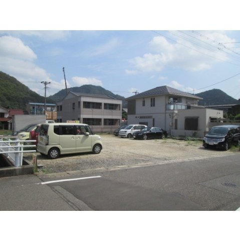 岐阜市岩栄町２丁目の駐車場の外観