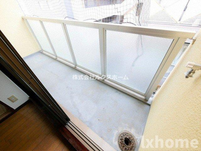 双葉ビルのバルコニー|開放的で明るい空間を演出してくれるバルコニーです