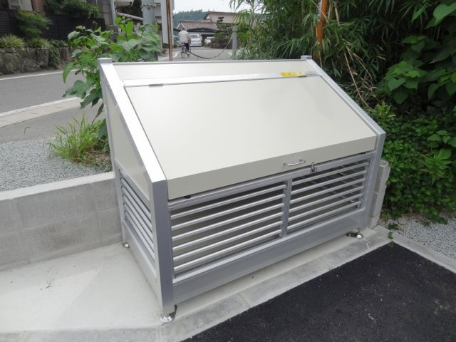 メゾンヴァンベールのその他共用部分|敷地内ゴミ箱で忙しい朝も安心！