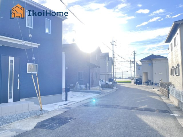 明石市沢野2丁目　1号棟　新築の前面道路含む現地写真|【ホームページに現地動画掲載中】●年中無休：当日予約可●前面道路は広々6ｍ！公園近隣で子育てに最適！