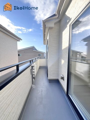 明石市魚住町中尾　全2棟　1号棟　新築戸建のバルコニー|【ホームページに現地動画掲載中】●年中無休：当日予約可●バルコニーが広くたくさん干せます