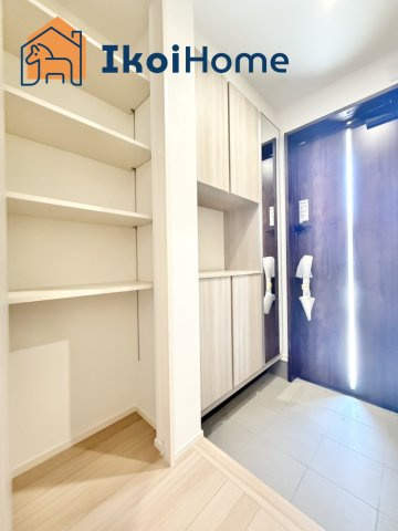 明石市大久保町八木第2　7号棟　新築戸建の玄関|【ホームページに現地動画掲載中】●年中無休：当日予約可●玄関は靴を沢山収納できるシューズボックス完備