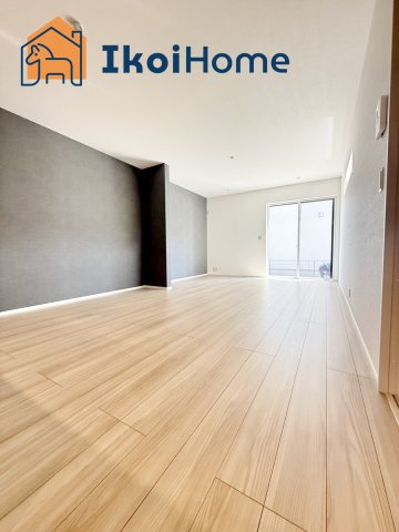 明石市大久保町八木第2　7号棟　新築戸建の居間・リビング|【ホームページに現地動画掲載中】●年中無休：当日予約可●２倍の断熱効果がある全居室ペアガラス標準装備