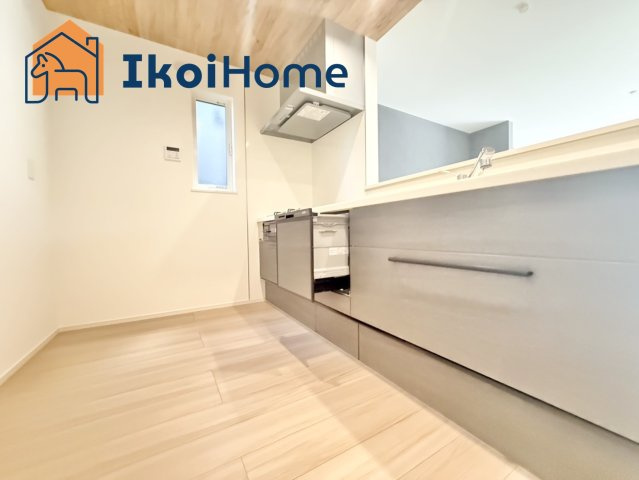 明石市大久保町八木第2　7号棟　新築戸建のキッチン|【ホームページに現地動画掲載中】●年中無休：当日予約可●家事の時短に欠かせない食器洗浄乾燥機も完備！