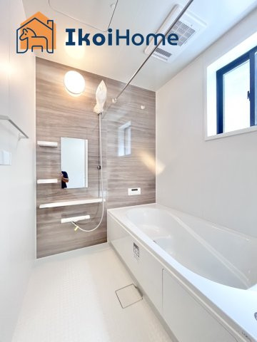 明石市太寺大野町１期　全３棟　１号棟　新築戸建の浴室|●年中無休：当日予約可●小窓があり換気良好の浴室です。清潔な空間を保てます。