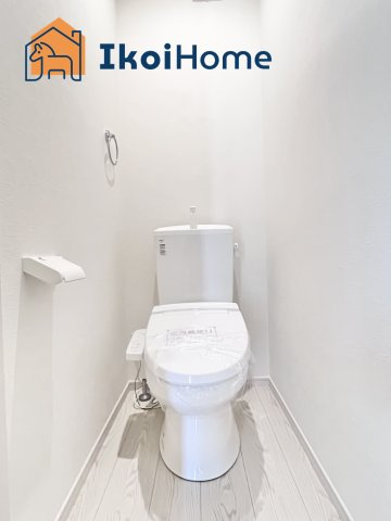 明石市太寺大野町１期　全３棟　１号棟　新築戸建のトイレ|●年中無休：当日予約可●1階・2階にウォシュレット、暖房便座、脱臭機能を標準装備のトイレを完備！