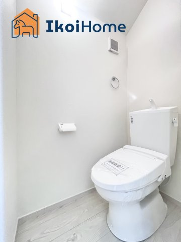 明石市太寺大野町１期　全３棟　１号棟　新築戸建のトイレ|●年中無休：当日予約可●トイレが2か所あるので夜中も安心です。朝のトイレ渋滞も心配いりません。