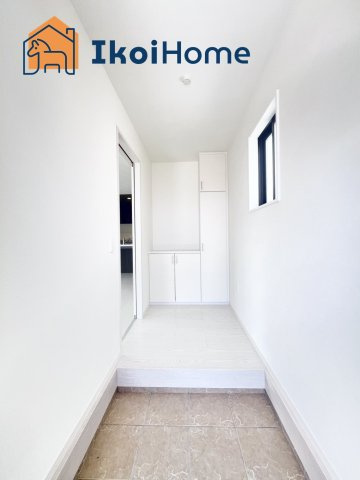 明石市太寺大野町１期　全３棟　１号棟　新築戸建の玄関|●年中無休：当日予約可●玄関には靴をたくさん収納できるシューズボックスを完備しております！