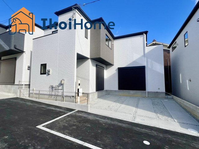 明石市大久保町西脇 新築　2号棟の駐車場|弊社独自で毎月５組限定「人気オプション３点パック」カーポート・バルコニー・ウッドデッキを１万円で取付