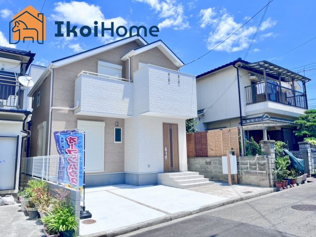 明石市朝霧町3丁目　新築戸建のエントランス|【ホームページに現地動画掲載中】●年中無休：当日予約可●外観は可愛らしく淡い色合いです！