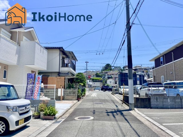 明石市朝霧町3丁目　新築戸建の前面道路含む現地写真|【ホームページに現地動画掲載中】●年中無休：当日予約可●前面道路は南西向き幅員約4.9m！