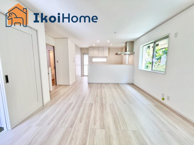 明石市朝霧町3丁目　新築戸建の居間・リビング|【ホームページに現地動画掲載中】●年中無休：当日予約可●リビング16.6帖ございます！長方形の間取り