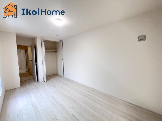 明石市大久保町松陰6期　2号棟の子供部屋|【ホームページに現地動画掲載中】●年中無休：当日予約可●バルコニーに面した明るいお部屋です♪