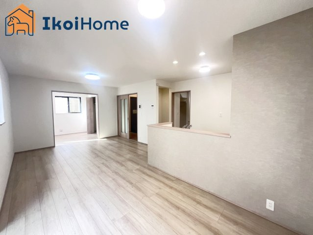 明石市魚住町中尾　全2棟　2号棟　新築戸建の居間・リビング|ホームページに現地動画掲載中】●年中無休：当日予約可●フロア－コーティングなどローンに組込む事も可能