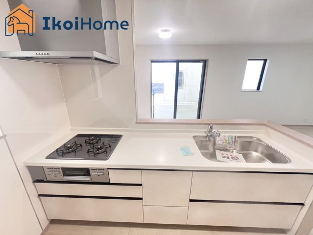 明石市魚住町中尾　全2棟　2号棟　新築戸建のキッチン|【ホームページに現地動画掲載中】●年中無休：当日予約可●人気の対面式のキッチンで明るく使いやすです！