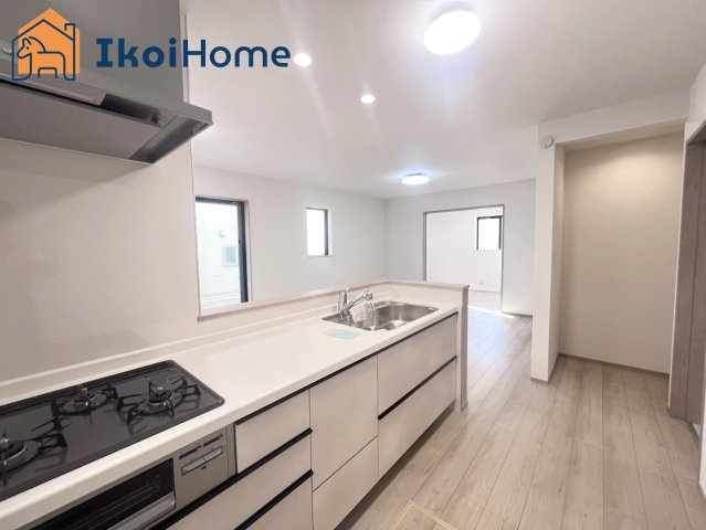 明石市魚住町中尾　全2棟　2号棟　新築戸建のキッチン|【ホームページに現地動画掲載中】●年中無休：当日予約可●キッチン同色のカップボードご依頼も承ります