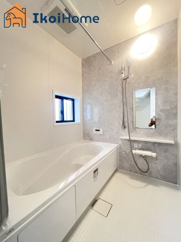 明石市魚住町中尾　全2棟　2号棟　新築戸建の浴室|【ホームページに現地動画掲載中】●年中無休：当日予約可●小窓ございますので通気・換気良好です。