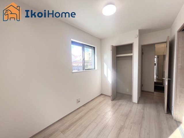 明石市魚住町中尾　全2棟　2号棟　新築戸建の子供部屋|【ホームページに現地動画掲載中】●年中無休：当日予約可●各部屋にはカーテンレールはついていません。