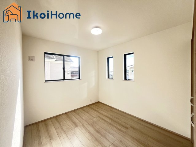 明石市魚住町中尾　全2棟　2号棟　新築戸建の子供部屋|【ホームページに現地動画掲載中】●年中無休：当日予約可●「遮熱Ｌｏｗ−ｅ複層硝子入り窓」完備