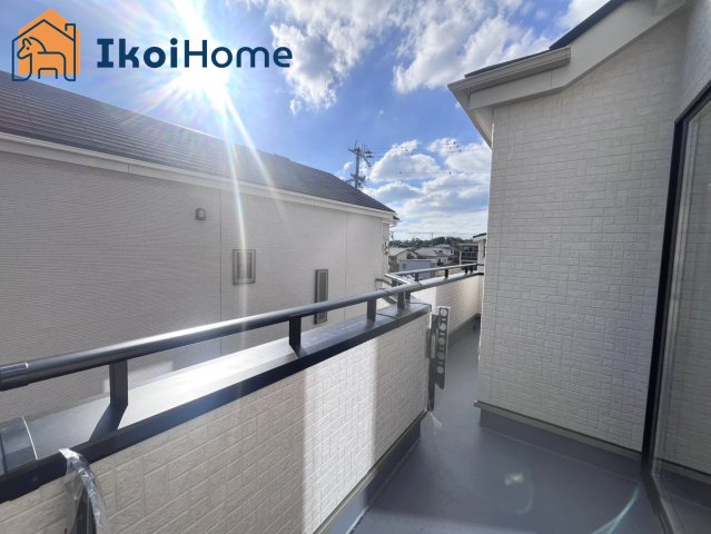 明石市魚住町中尾　全2棟　2号棟　新築戸建のバルコニー|【ホームページに現地動画掲載中】●年中無休：当日予約可●バルコニー広く沢山洗濯物が干せます！