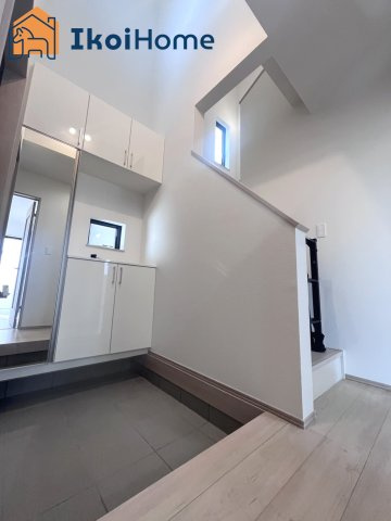 明石市魚住町中尾　全2棟　2号棟　新築戸建の内装|【ホームページに現地動画掲載中】●年中無休：当日予約可●吹抜けがあるので明るく開放感も◎です！