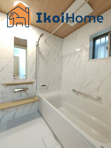 明石市二見町東二見　新築の浴室|●年中無休：当日予約可●高い位置に窓を設け、外部からの視線も気にならない設計になっています