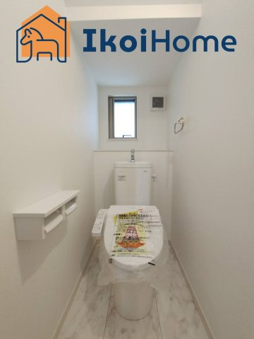 明石市二見町東二見　新築のトイレ|●年中無休：当日予約可●1階・2階ウォッシュレット付のお手洗い。汚れが落ちやすく、節水タイプです