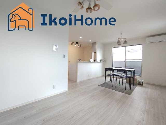 明石市二見町東二見　新築の居間・リビング|●年中無休：当日予約可●LDK15.1帖になります。2面採光で明るいです。バルコニーもあります。