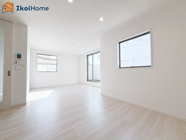 明石市野々上1丁目　新築戸建の居間・リビング|【ホームページに現地動画掲載中】●年中無休：当日予約可●2階LDKでプライバシーも確保！