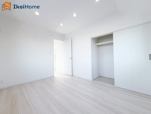 明石市野々上1丁目　新築戸建の寝室|【ホームページに現地動画掲載中】●年中無休：当日予約可●収納スペースも広く収納豊富で便利です！