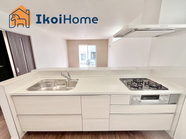 明石市藤江　新築戸建　全4区画　第1号地のキッチン|【ホームページに現地動画掲載中】●年中無休：当日予約可●人気の対面式キッチンで明るく使いやすいです！