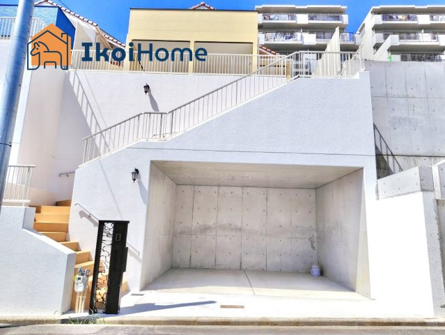 明石市西朝霧丘　新築戸建　B棟の駐車場|【ホームページに現地動画掲載中】●年中無休：当日予約可●夜間でもご案内可能。いつでも問い合わせ可！