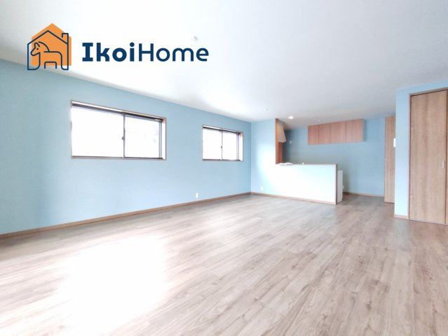 明石市西朝霧丘　新築戸建　A棟の居間・リビング|【ホームページに現地動画掲載中】●年中無休：当日予約可●21帖あるLDKだからこそ開放感があり