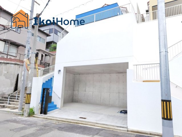 明石市西朝霧丘　新築戸建　A棟の駐車場|【ホームページに現地動画掲載中】●年中無休：当日予約可●最寄り駅の大蔵谷駅までは徒歩18分！