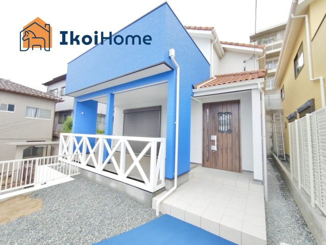 明石市西朝霧丘　新築戸建　A棟のエントランス|【ホームページに現地動画掲載中】●年中無休：当日予約可●この物件のイチオシは何といってもお庭です！