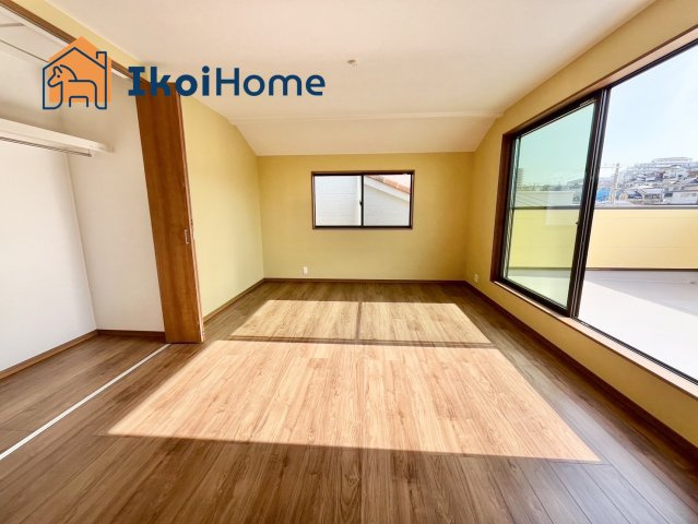 明石市西朝霧丘　新築戸建　E棟の子供部屋|【ホームページに現地動画掲載中】●年中無休：当日予約可●「遮熱Ｌｏｗ−ｅ複層硝子入り窓」ペアガラス