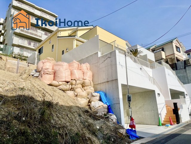 明石市西朝霧丘　新築戸建　E棟のエントランス|【ホームページに現地動画掲載中】●年中無休：当日予約可●神戸市、明石市初。契約前に新築の住宅診断実施