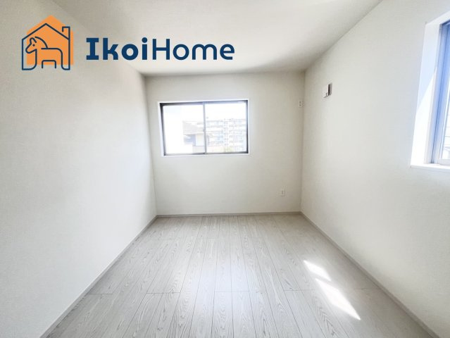 明石市東野町1期2号棟　新築戸建の寝室|【ホームページに現地動画掲載中】●年中無休：当日予約可●「遮熱Ｌｏｗ−ｅ複層硝子入り窓」ペアガラス