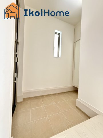 明石市東野町1期2号棟　新築戸建の玄関|【ホームページに現地動画掲載中】●年中無休：当日予約可●玄関には靴をたくさん収納できる下駄箱が完備！