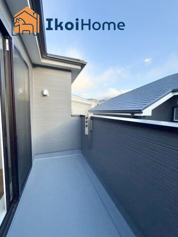 明石市第12大久保町山手台2丁目　2号棟　新築戸建のバルコニー|【ホームページに現地動画掲載中】●年中無休：当日予約可●陽当り良好南向バルコニー！屋根は８万円～設置