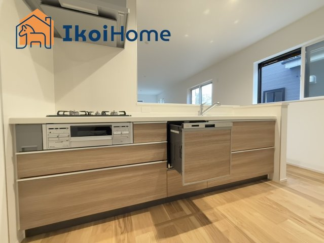 明石市第12大久保町山手台2丁目　2号棟　新築戸建のキッチン|【ホームページに現地動画掲載中】●年中無休：当日予約可●家事の時短に欠かせない食洗機付きキッチン！